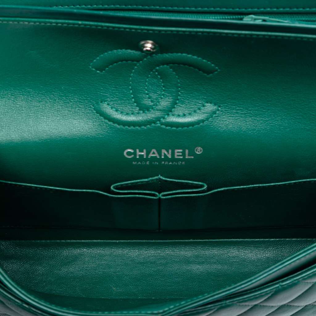 Chanel Small Classic Lambskin Double Flap Green Leather Very good condition - Model View