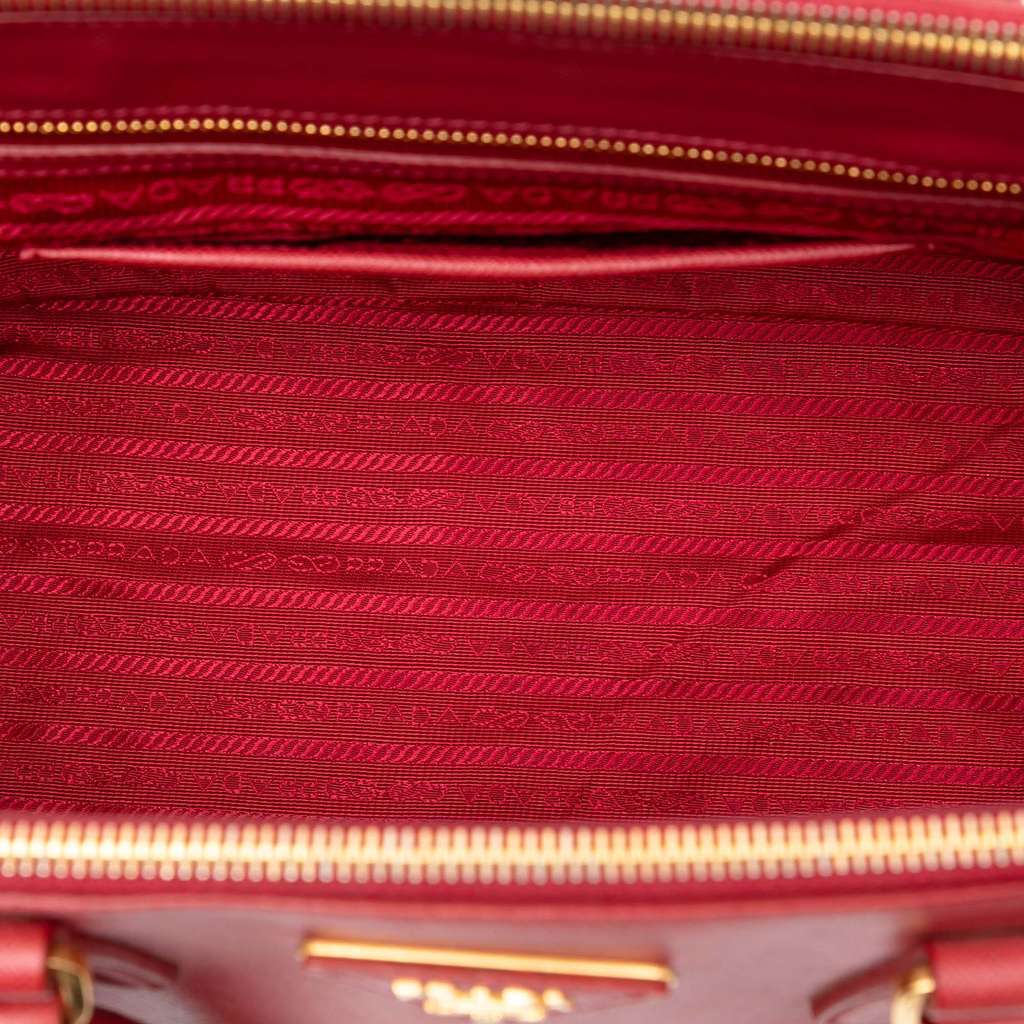 Prada Large Saffiano Lux Galleria Double Zip Satchel Red Leather Very good condition - Model View