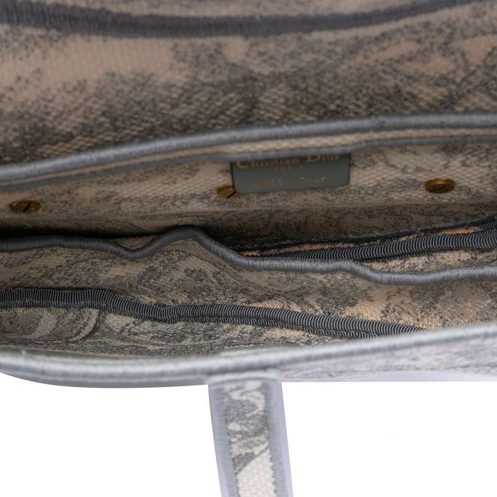 Dior Canvas Embroidered Toile de Jouy Saddle Bag Grey Canvas Very good condition - Model View