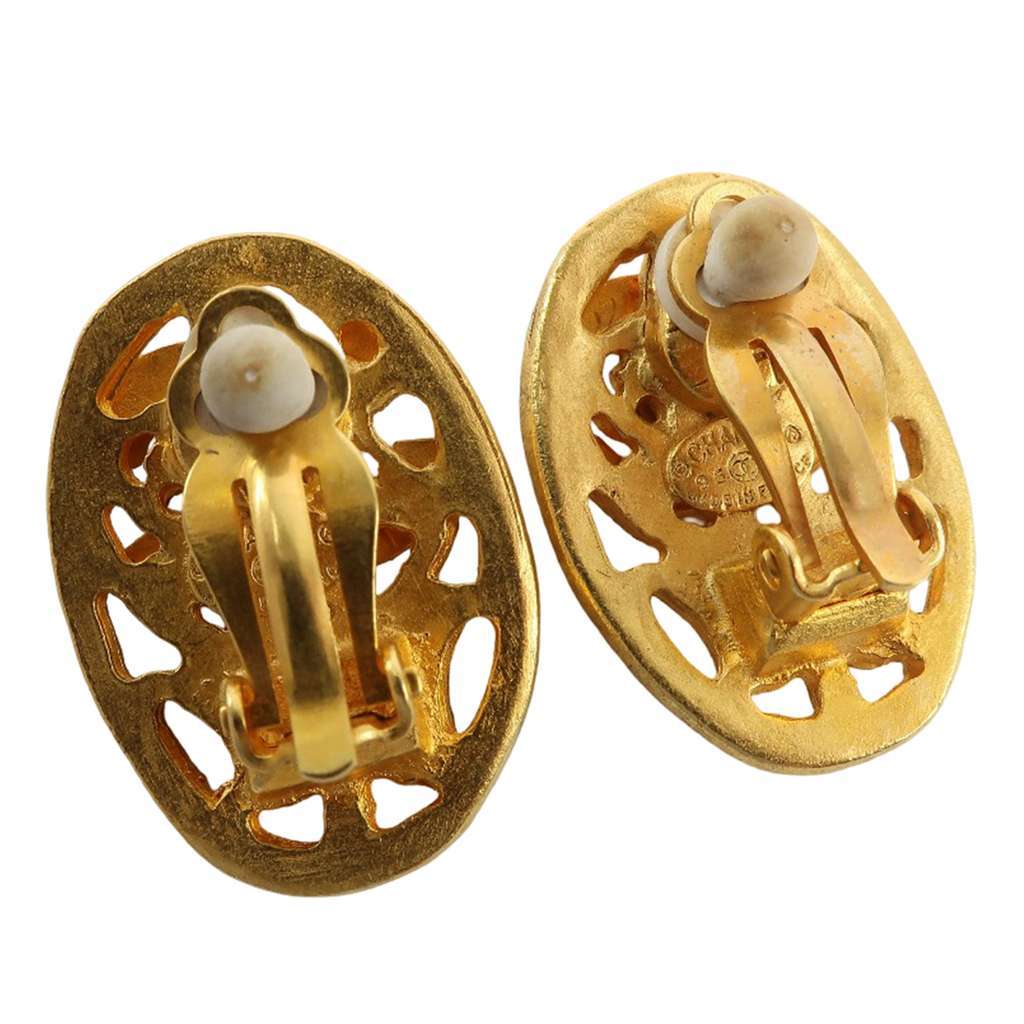 Chanel CC Gold Plated Oval Clip On Earrings Gold Metal Very good - Inside View