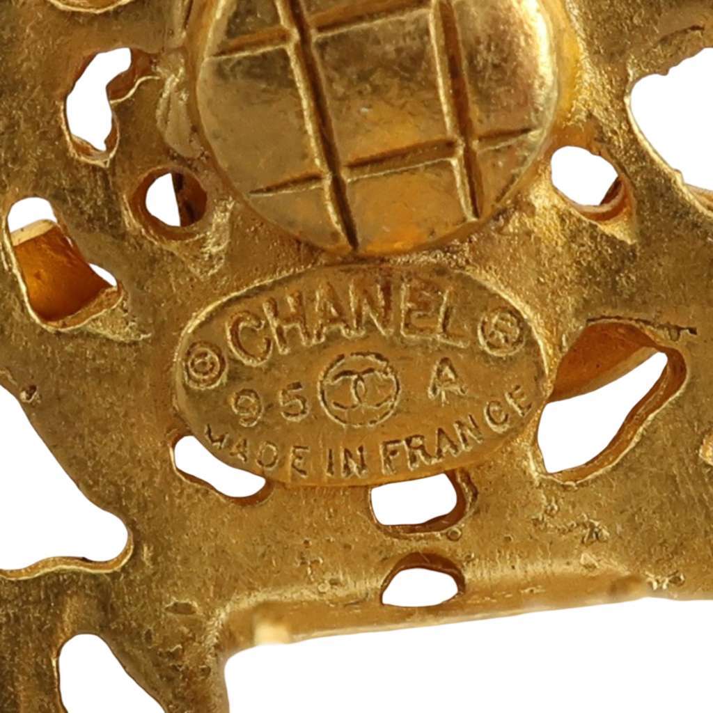 Chanel CC Gold Plated Oval Clip On Earrings Gold Metal Very good - Box View