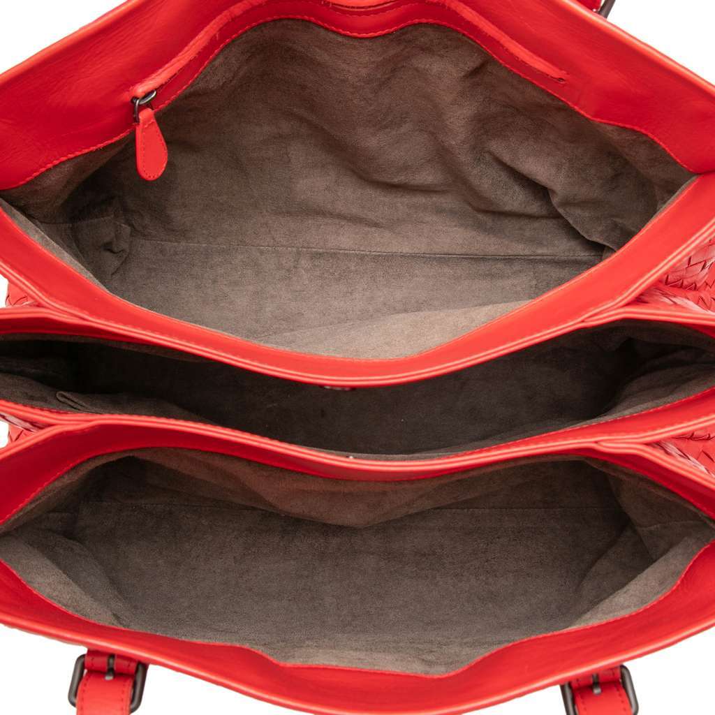 Bottega Veneta Medium Nappa Intrecciato Roma Tote Red Leather Very good condition - Model View
