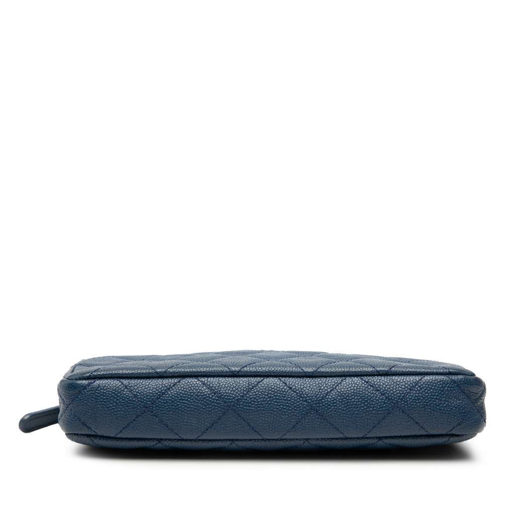 Chanel CC Quilted Caviar Double Zip Clutch With Chain Blue Leather Very good condition - Inside View
