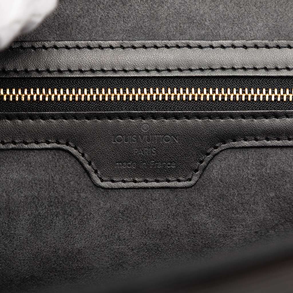 Louis Vuitton Epi Lussac Black Leather Very good condition - Box View