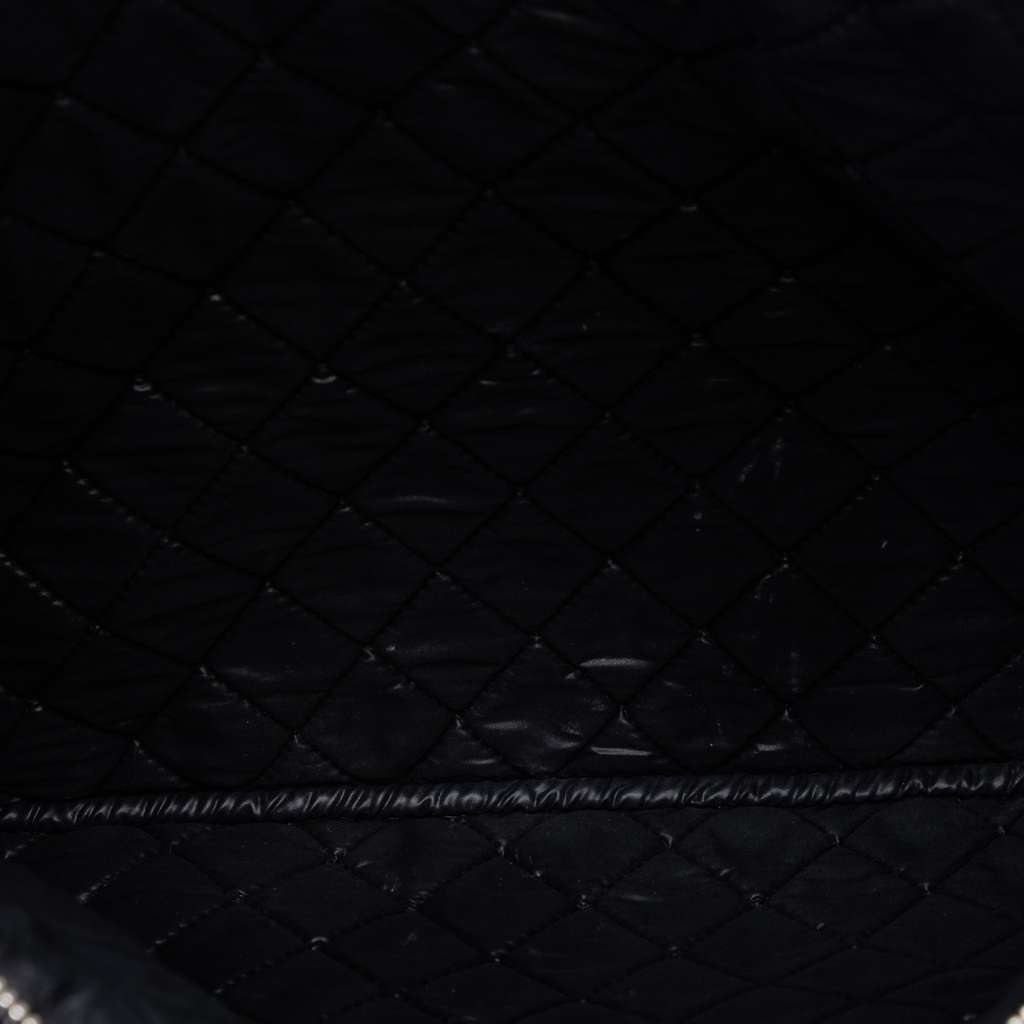 Chanel Large Quilted Tweed and Lambskin Camellia O Case Clutch Black Tweed Very good condition - Model View