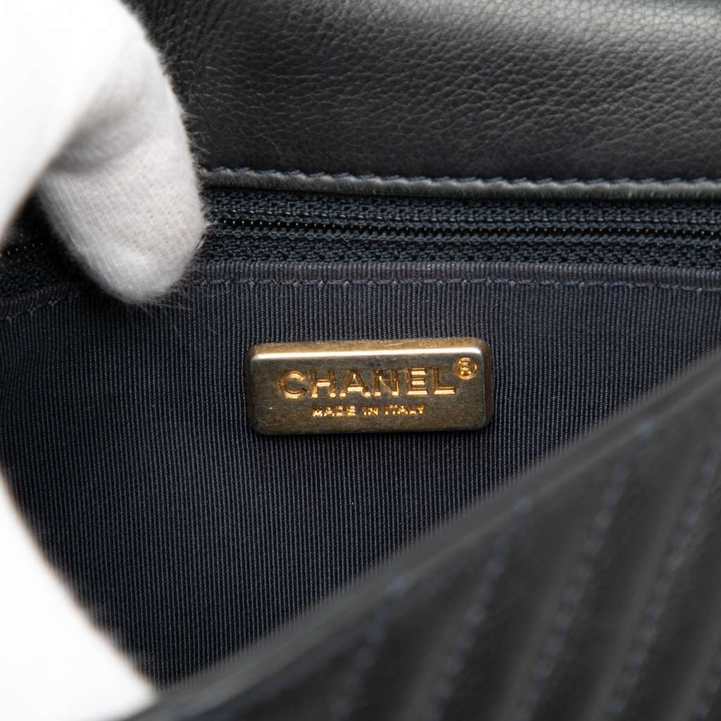 Chanel Mini Chevron Calfskin Rock The Corner Flap Black Leather Very good condition - Box View