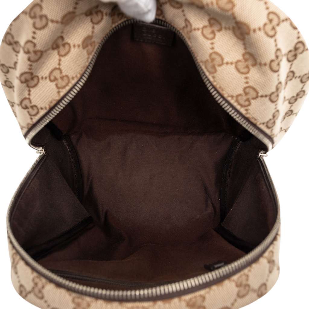Gucci GG Canvas Backpack Beige Very good condition - Model View