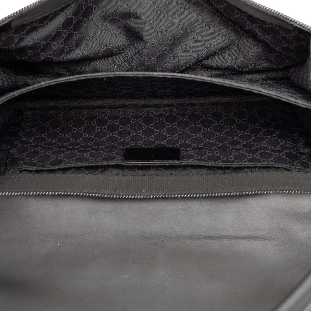Gucci Denim Shoulder Bag Black Denim Very good - Model View