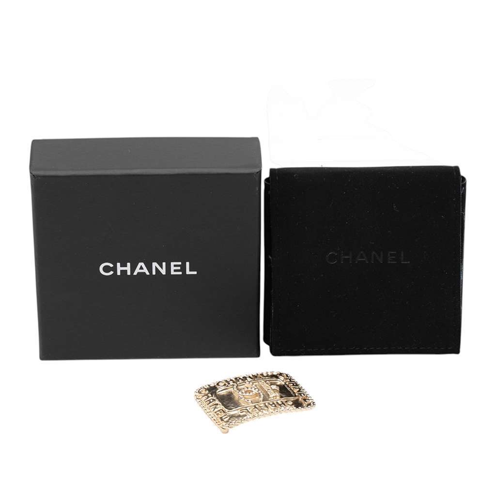 Chanel CC Gold Plated Crystal Logo Crown Plate Brooch Gold Metal Very good condition - Model View