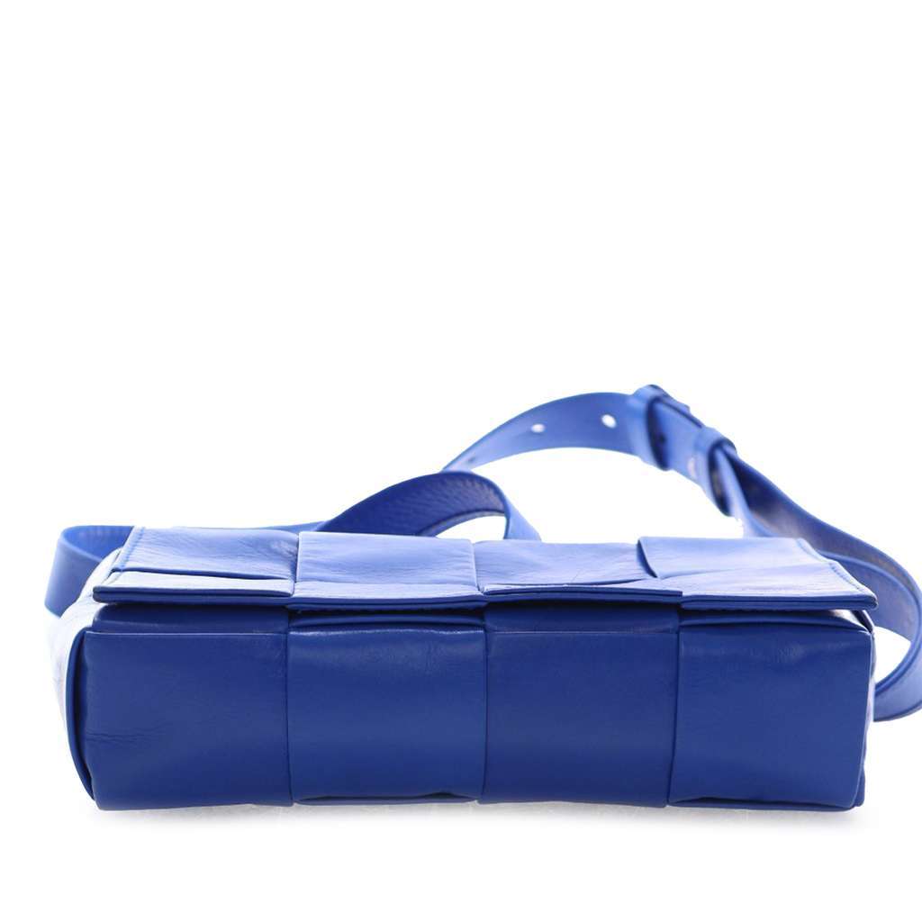 Bottega Veneta Mini Paper Calfskin Intrecciato Cassette Belt Bag Blue Leather Very good condition - Inside View