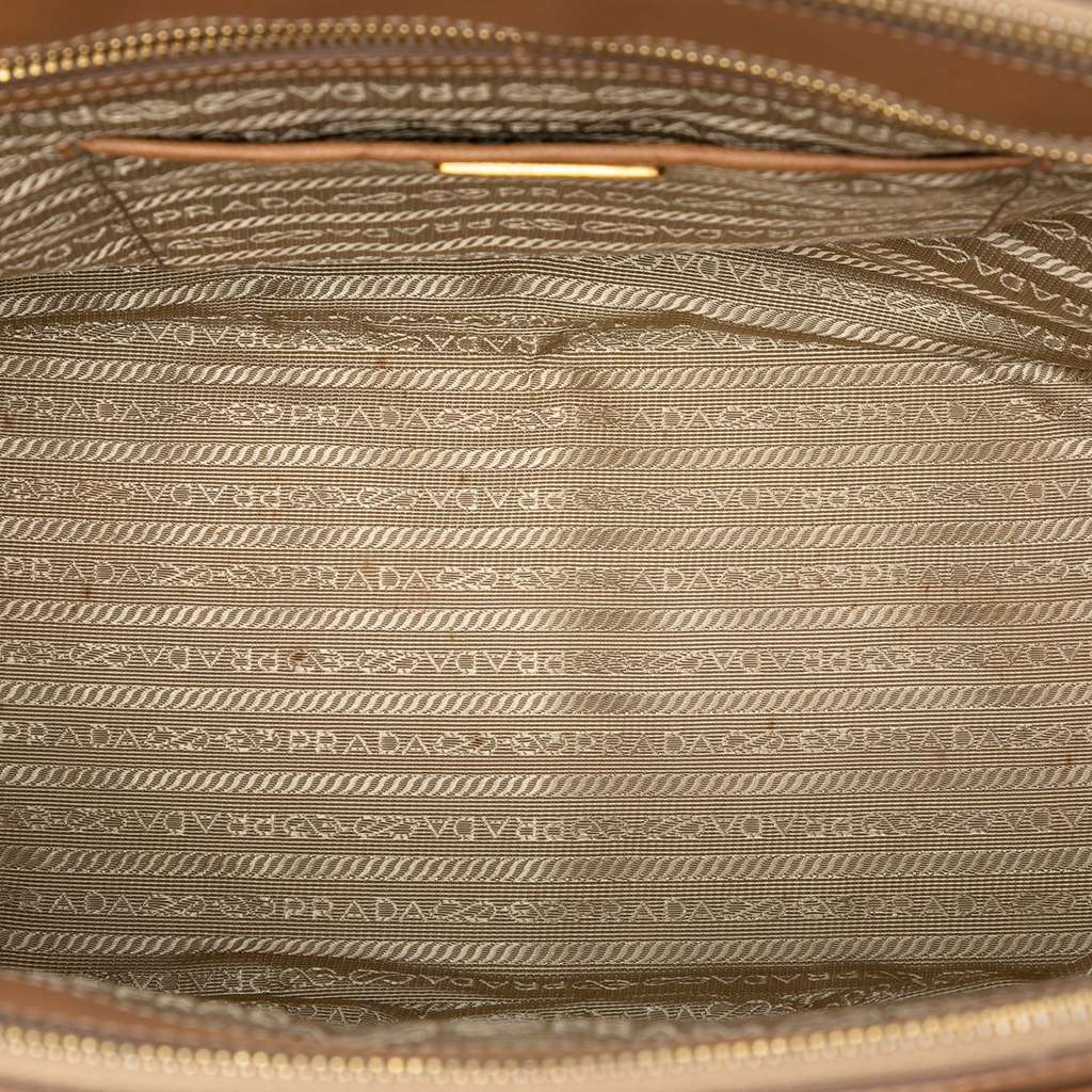 Prada Large Saffiano Lux Galleria Double Zip Tote Brown Leather Very good condition - Model View