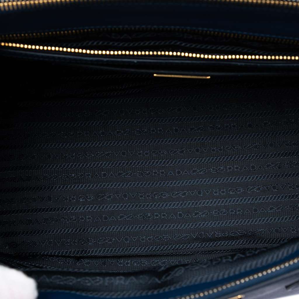 Prada Medium Saffiano Lux Galleria Double Zip Satchel Blue Leather Very good condition - Model View