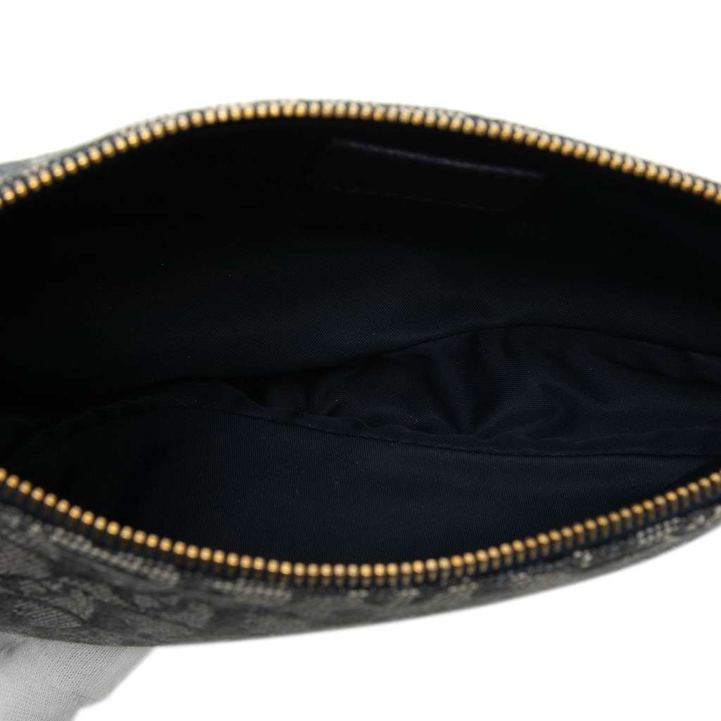 Dior Mini Diorissimo Canvas Saddle Pochette Blue Canvas Very good condition - Model View