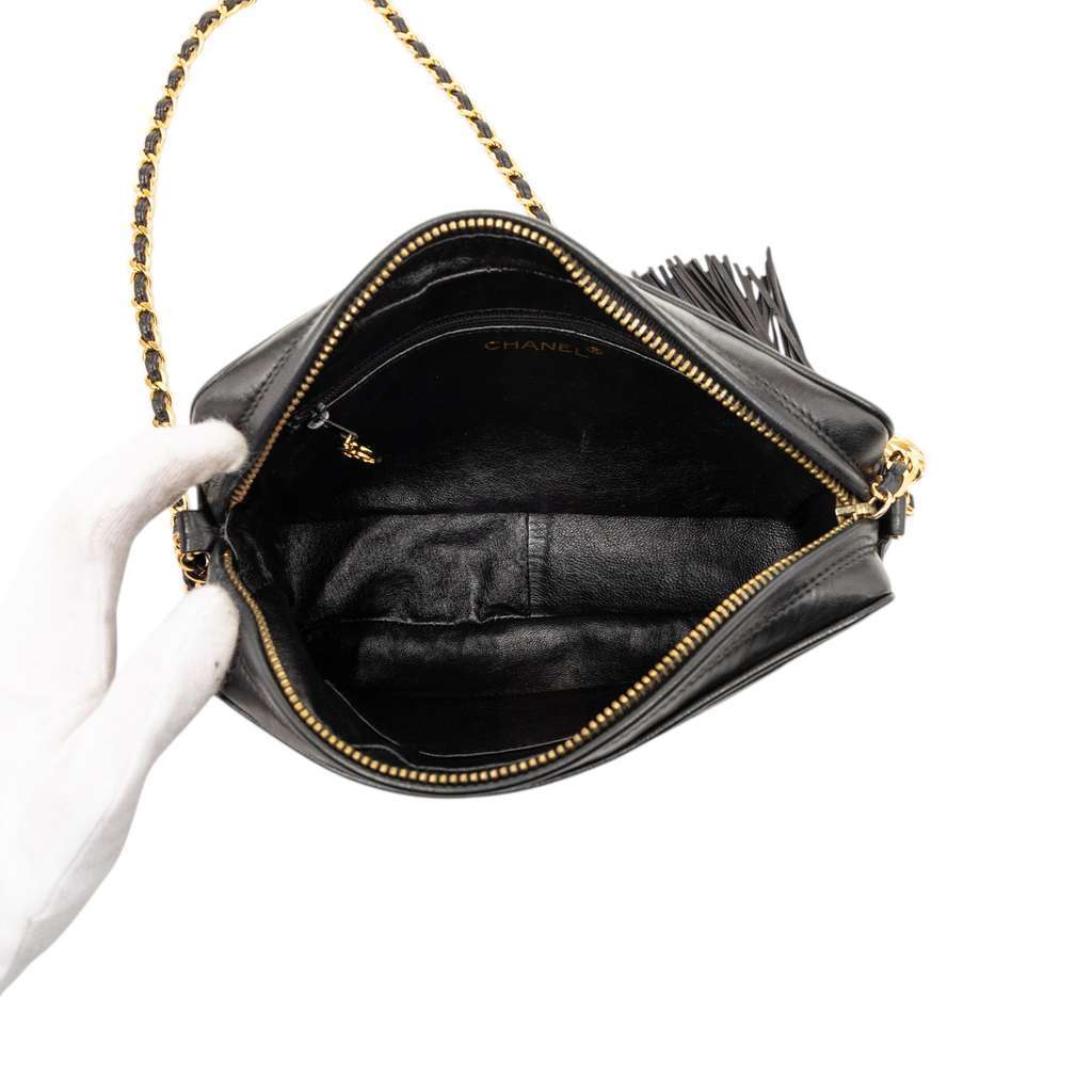 Chanel CC Diamond Quilted Lambskin Tassel Camera Bag Black Leather Very good condition - Model View