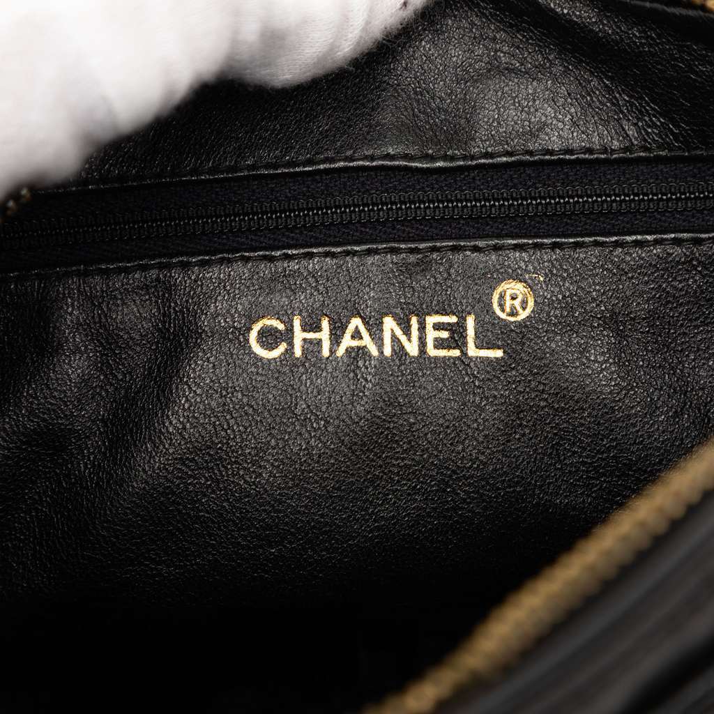 Chanel CC Diamond Quilted Lambskin Tassel Camera Bag Black Leather Very good condition - Box View