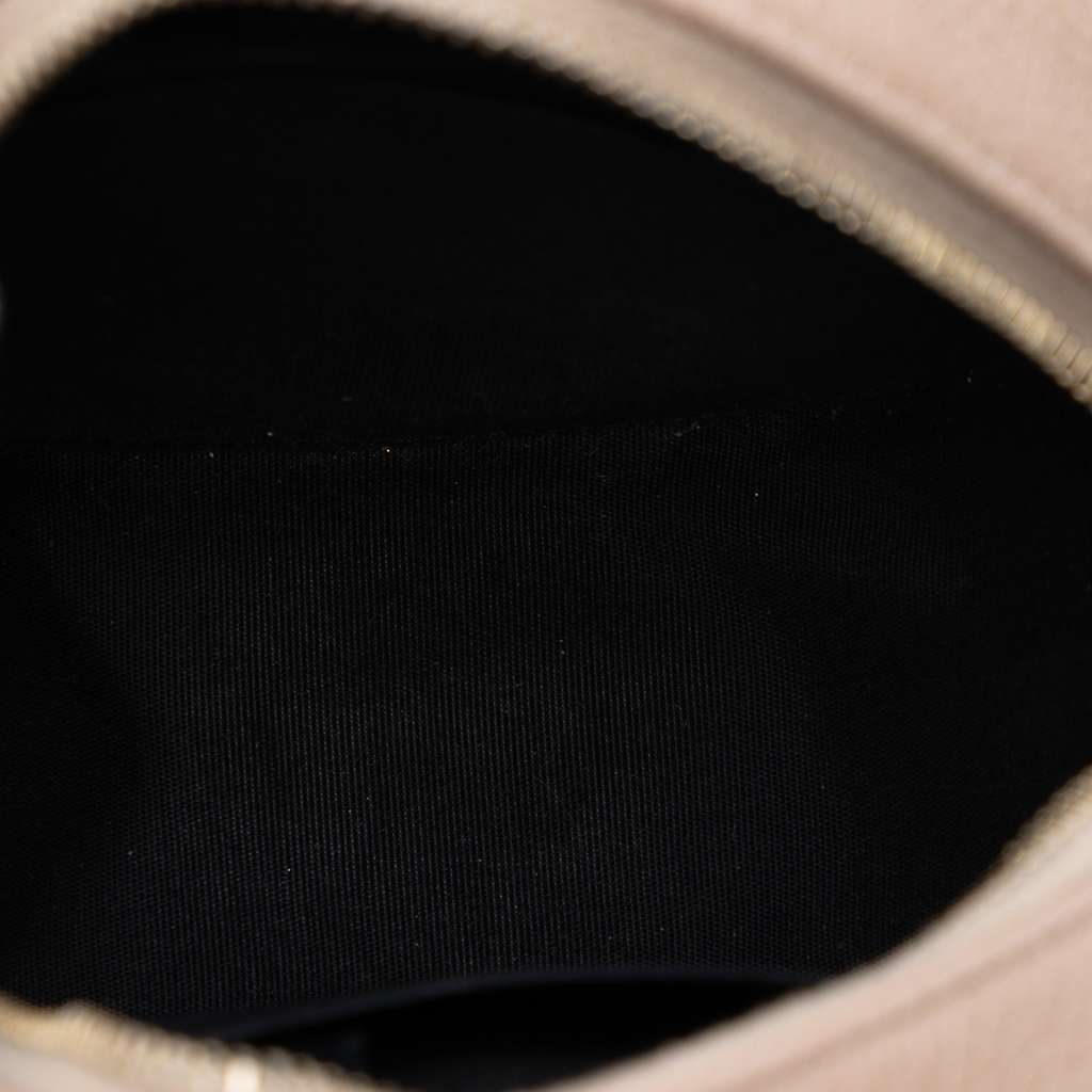 Chanel Caviar CC Filigree Round Crossbody Beige Leather Very good condition - Model View