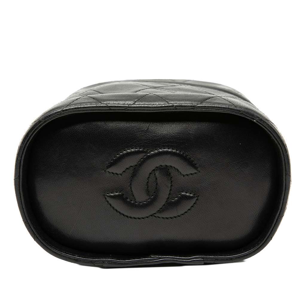Chanel Quilted Lambskin Tassel Vanity Case with Chain Black Leather Very good condition - Inside View
