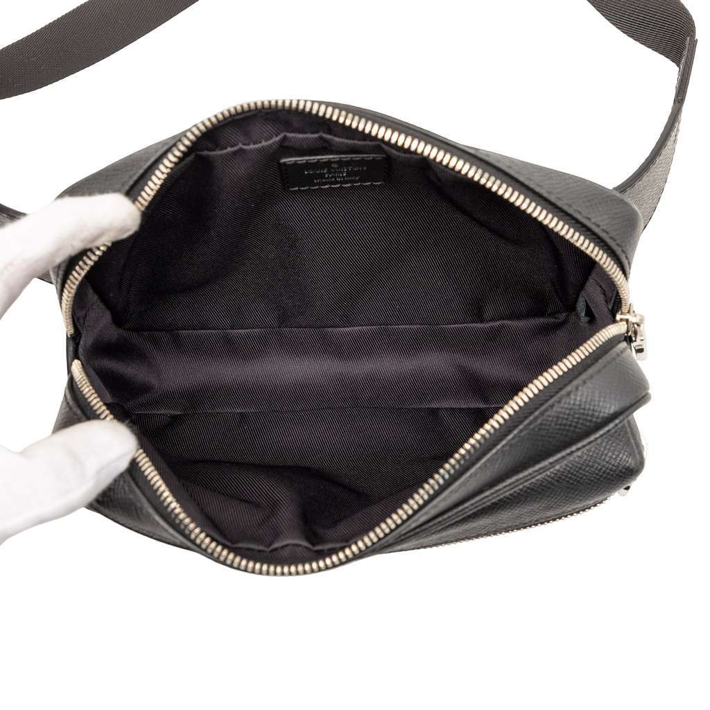 Louis Vuitton Monogram Eclipse Outdoor Bumbag Black Very good condition - Model View
