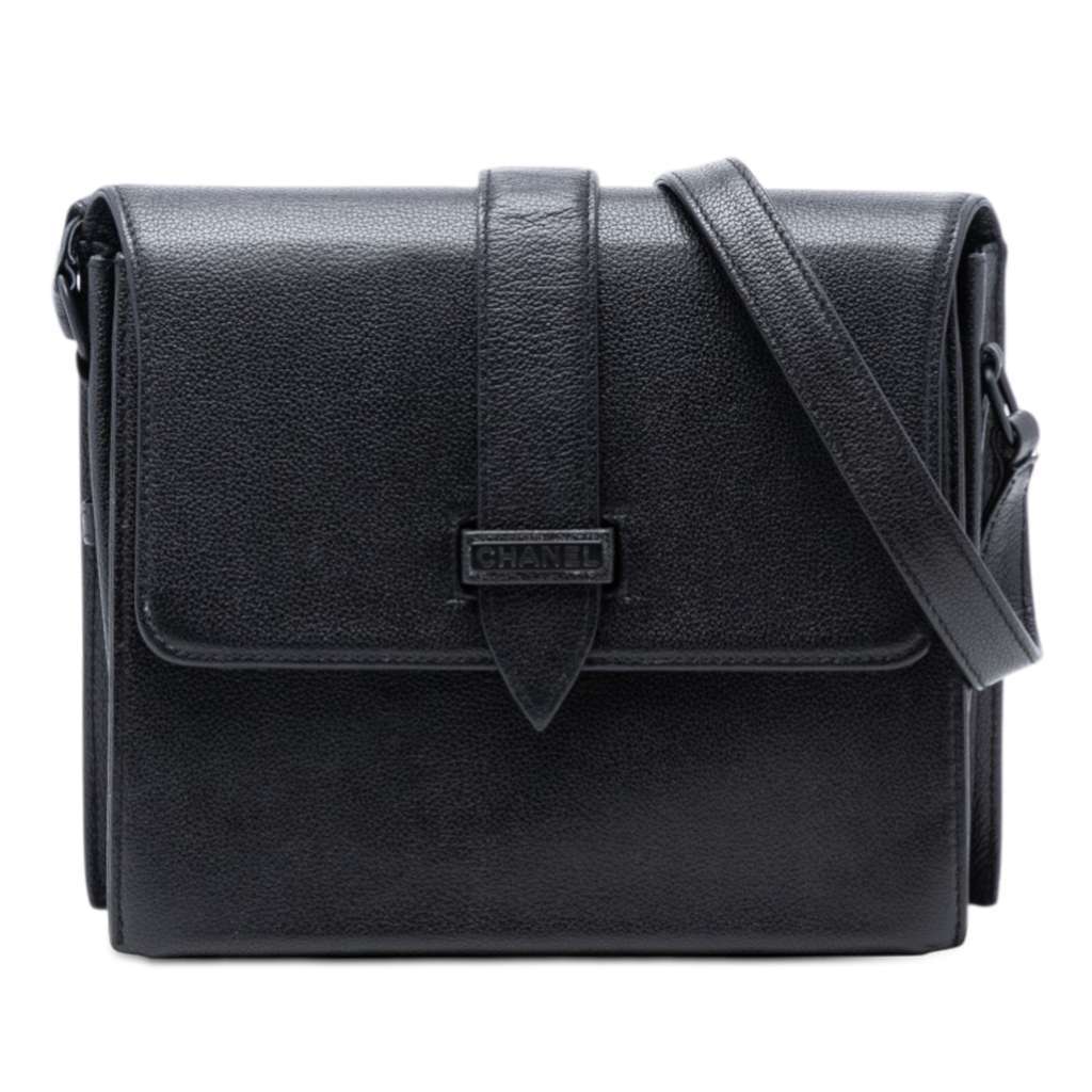 Chanel Grained Calfskin Flap Crossbody Black Leather Very good condition - Front View