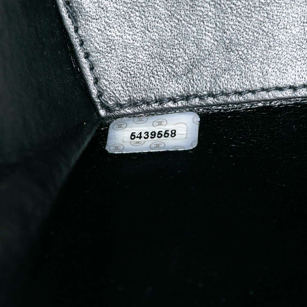 Chanel Grained Calfskin Flap Crossbody Black Leather Very good condition - Box View