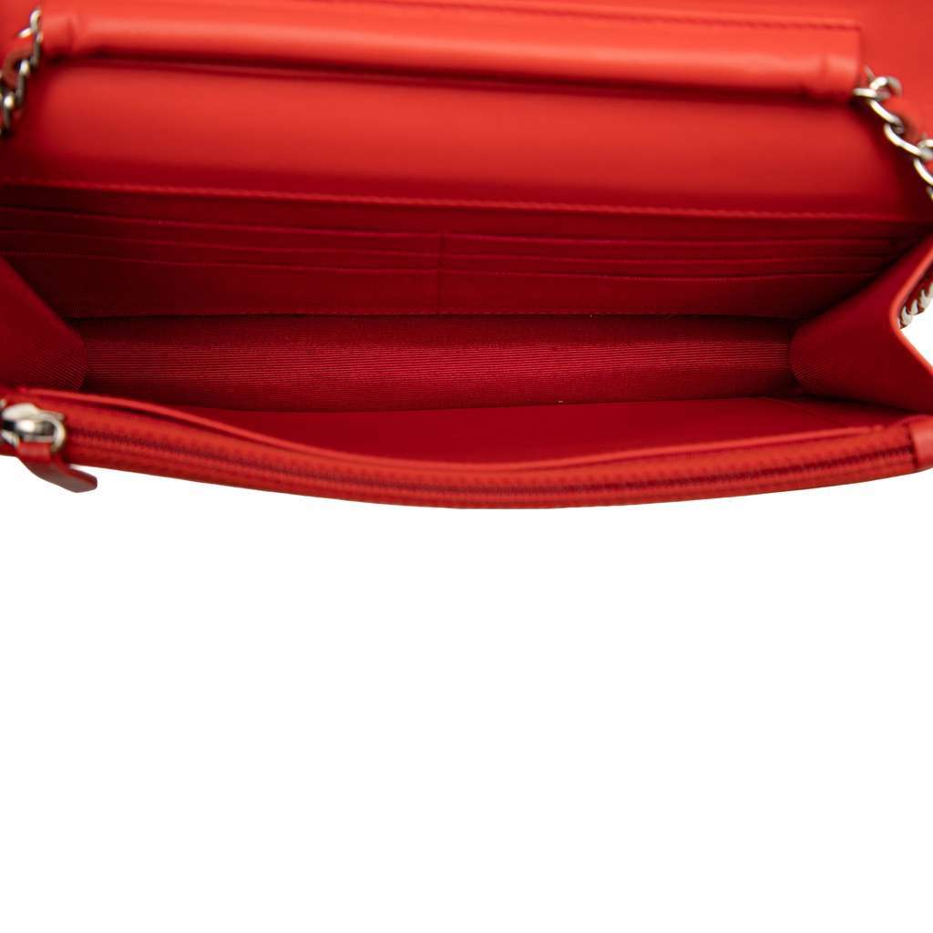 Chanel CC Patent Wallet on Chain Orange Leather Good condition - Model View