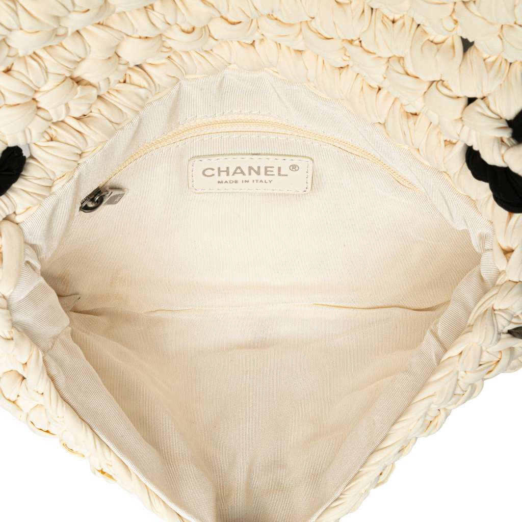 Chanel Neoprene Fancy Crochet Flap White Polyester Very good condition - Model View