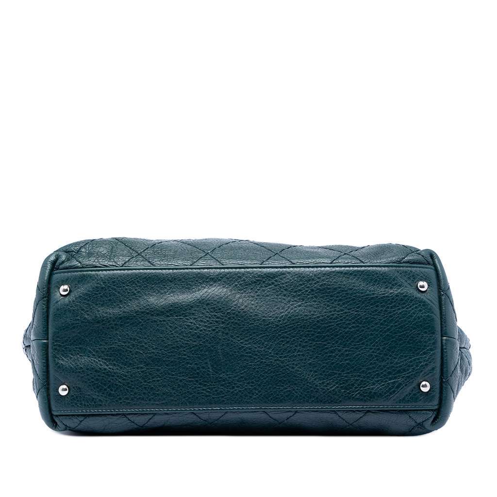 Chanel Large Glazed Calfskin On The Road Tote Green Leather Very good condition - Inside View