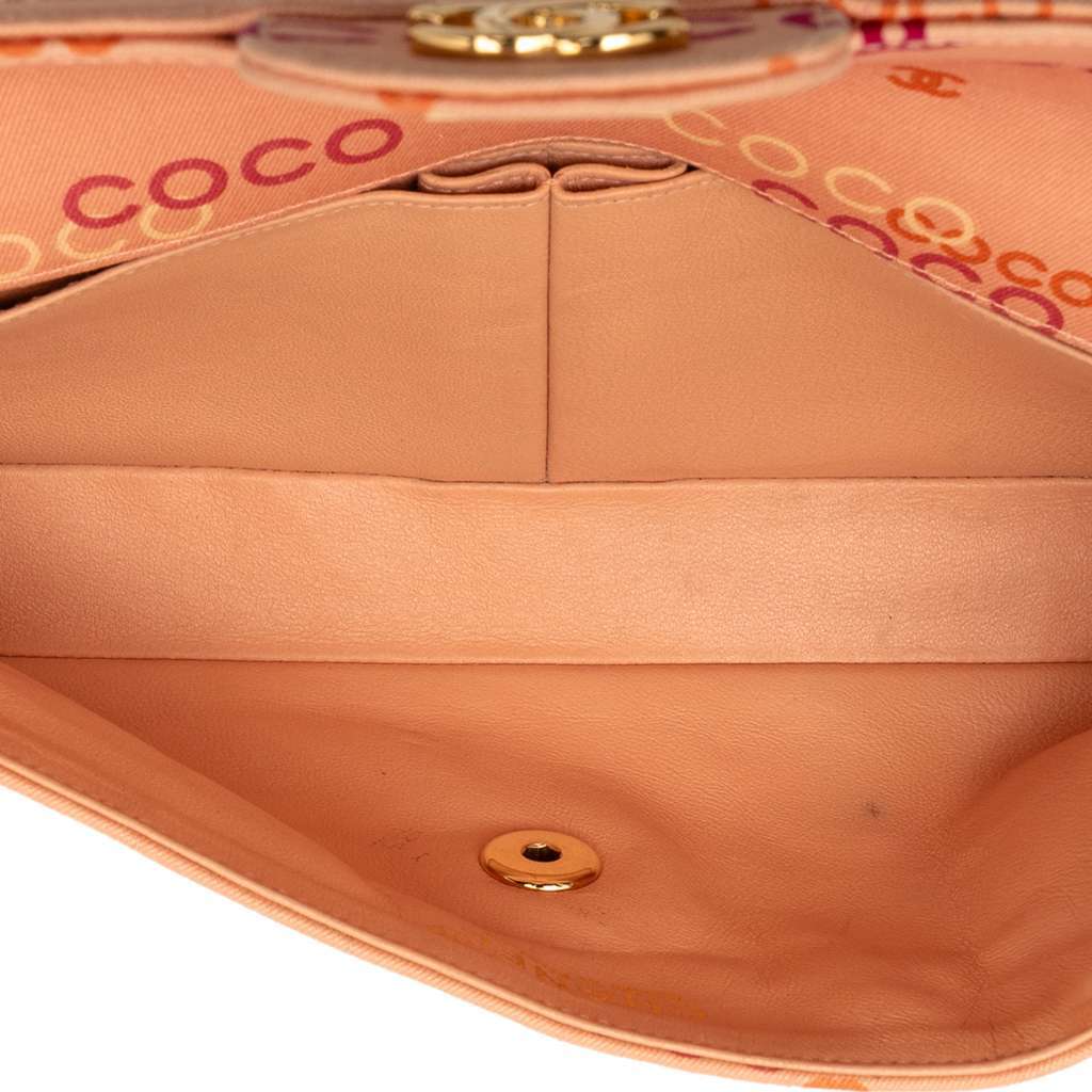 Chanel CC Chocolate Bar Canvas Logo East West Flap Pink Canvas Good condition - Model View