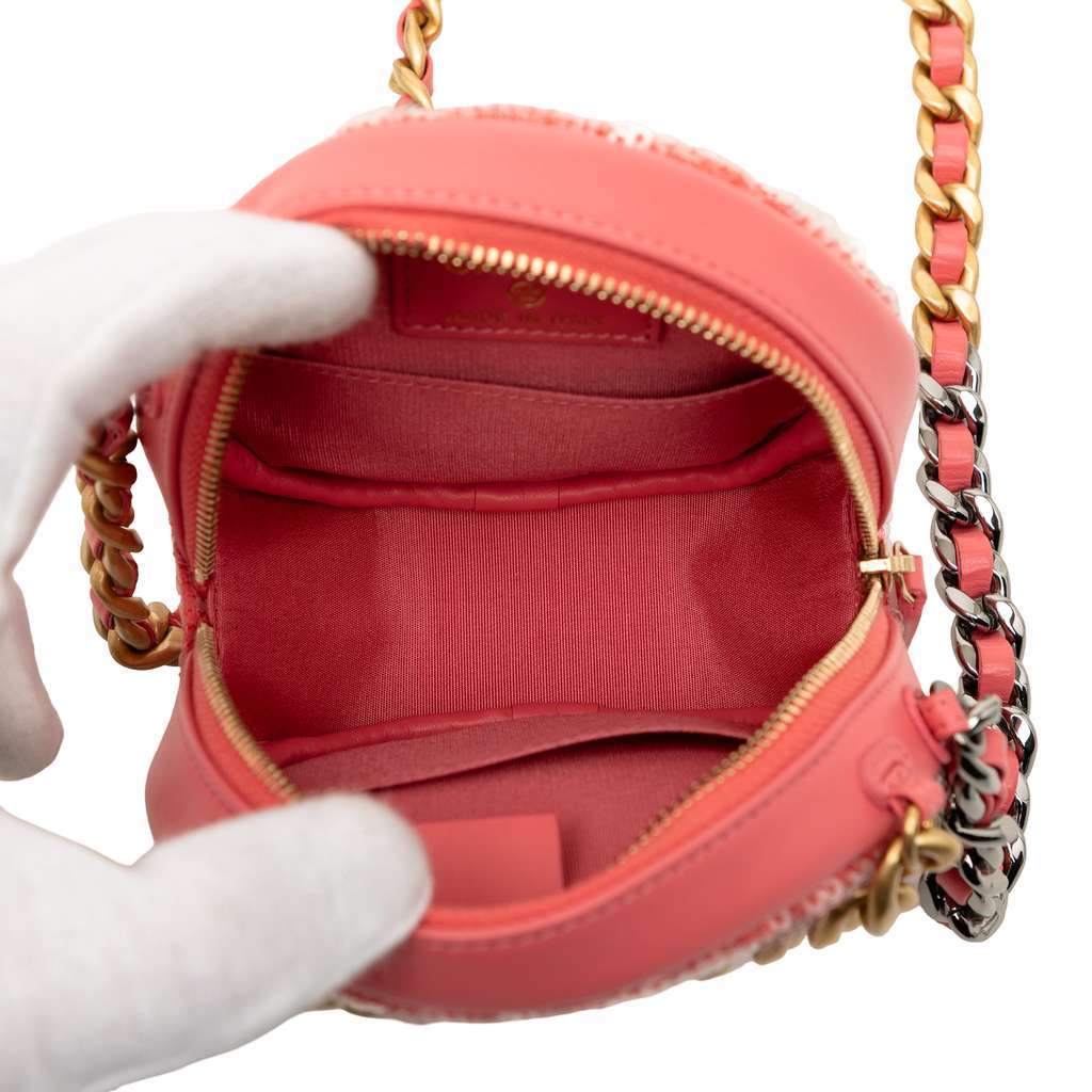 Chanel Sequin Lambskin 19 Round Clutch With Chain Pink Leather Very good condition - Model View