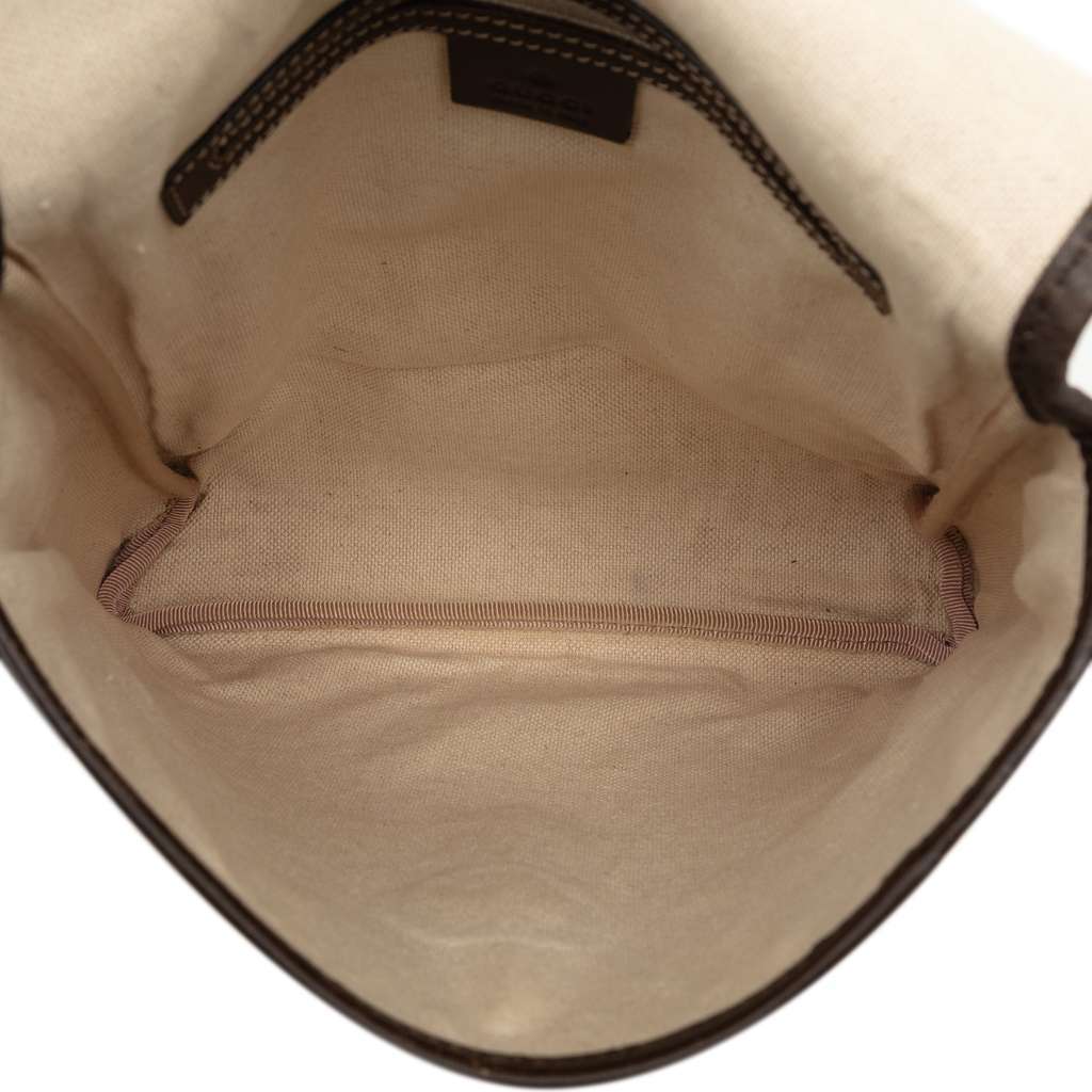 Gucci GG Supreme Crossbody Beige Very good - Model View