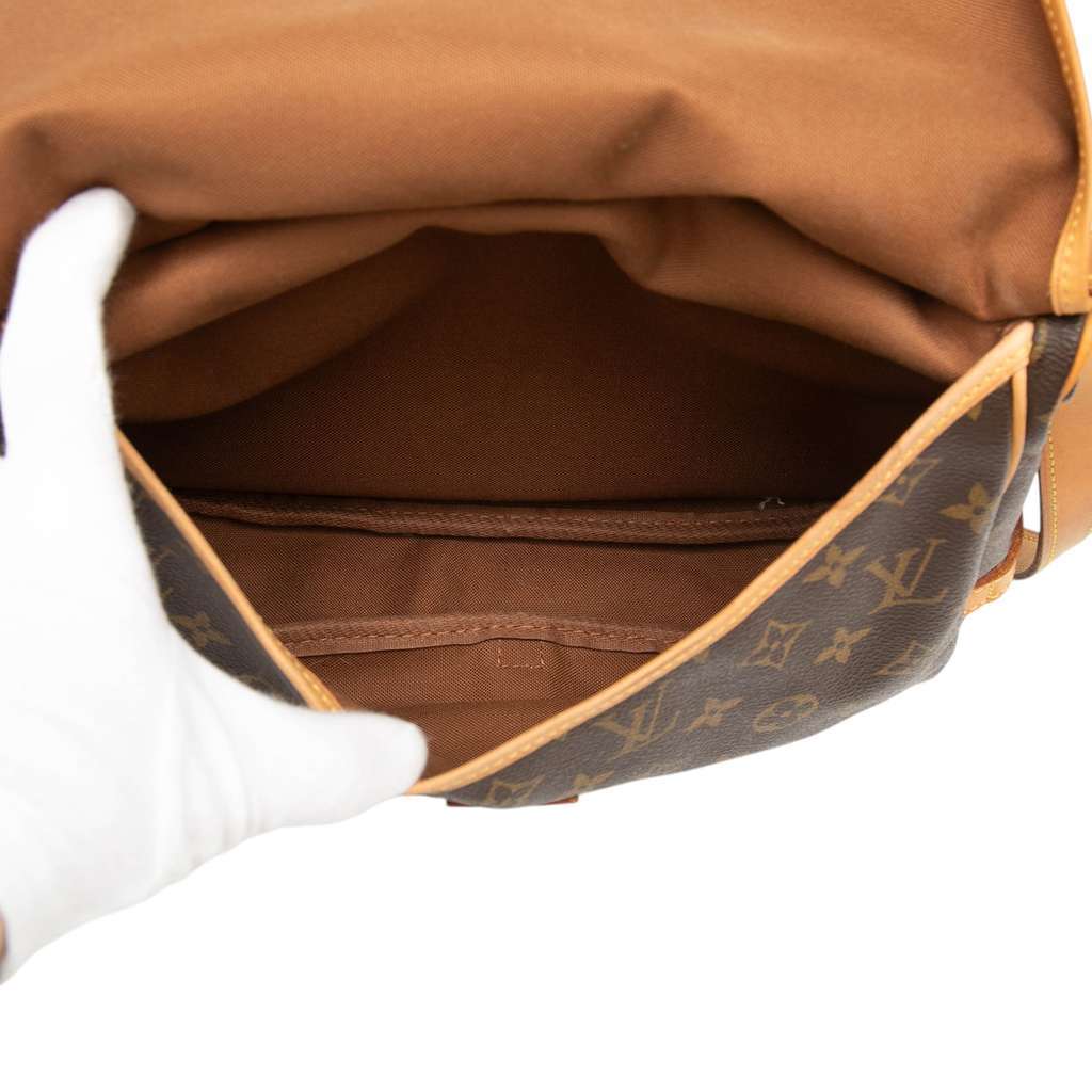 Louis Vuitton Monogram Saumur 30 Brown Very good - Model View