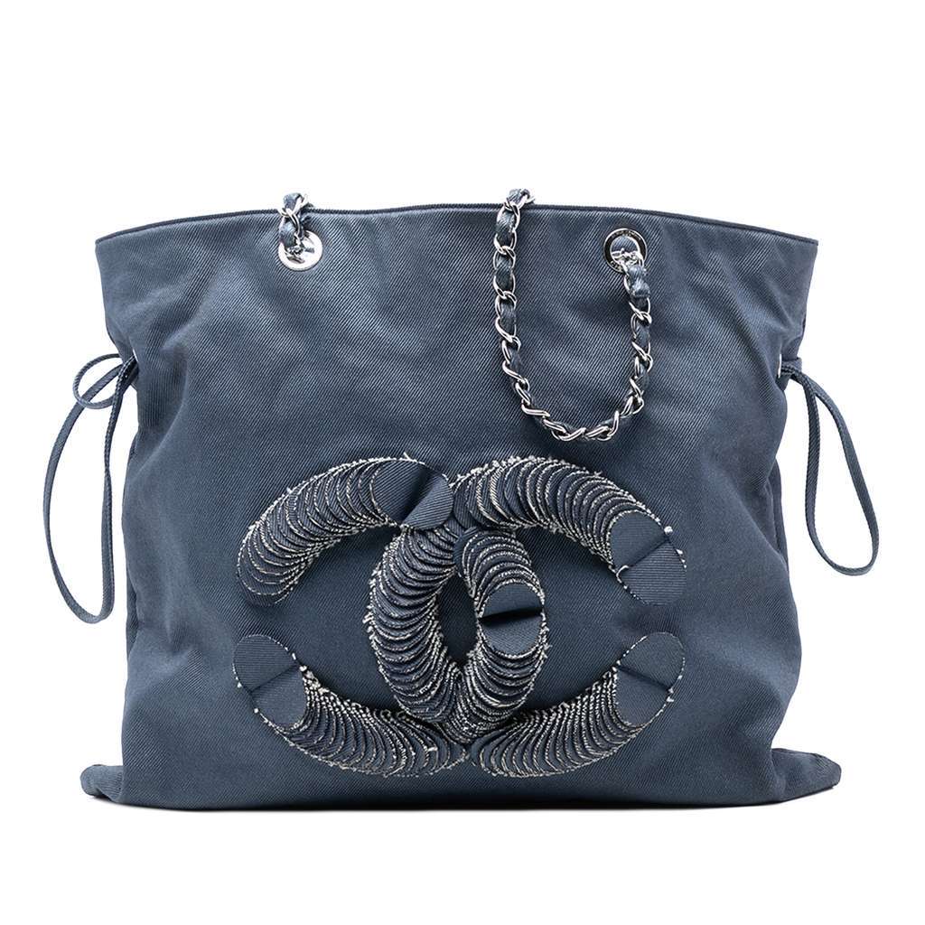 Chanel Large Denim CC Disc Bon Bon Tote Blue Denim Very good condition - Front View