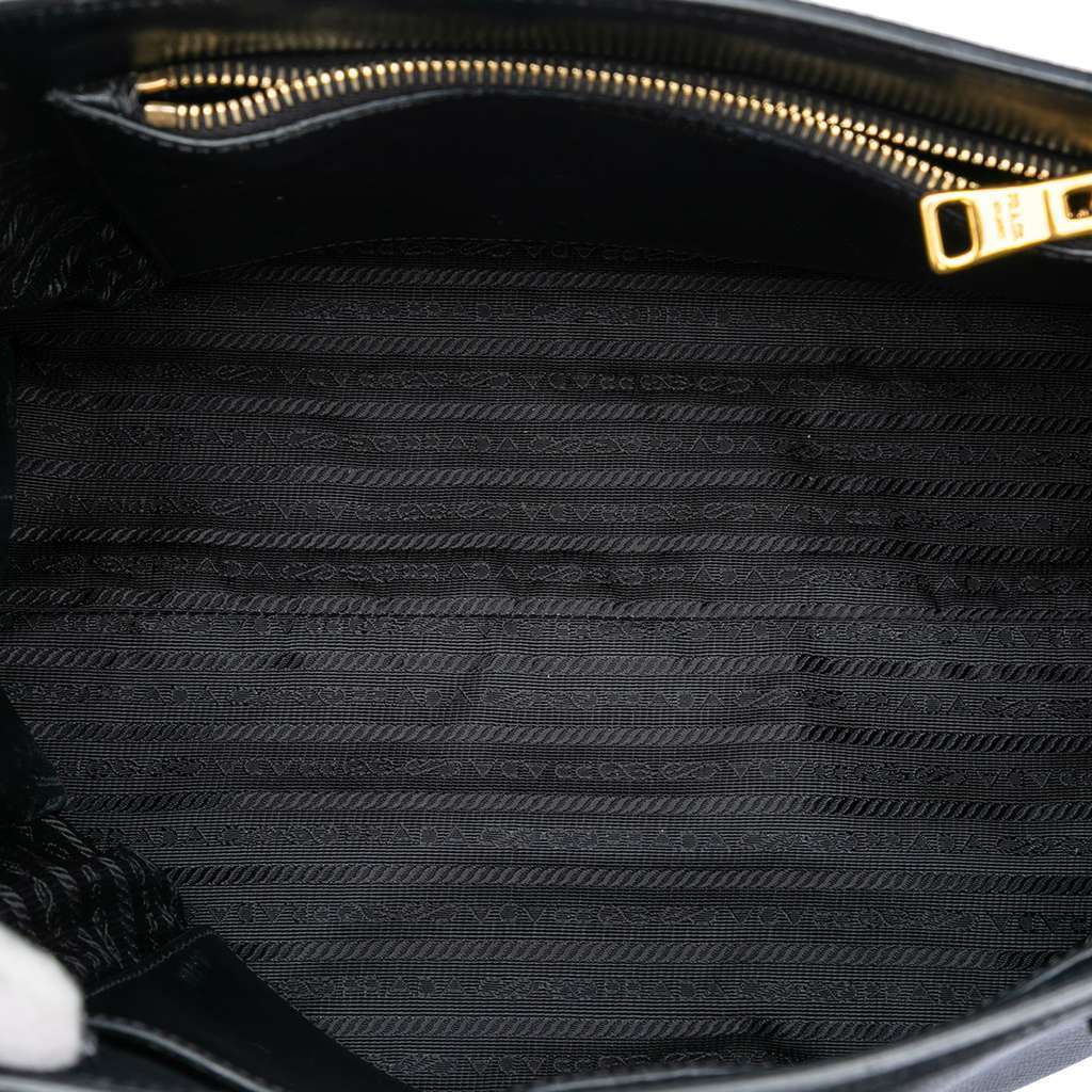 Prada Saffiano Cuir Monochrome Satchel Black Leather Very good - Model View