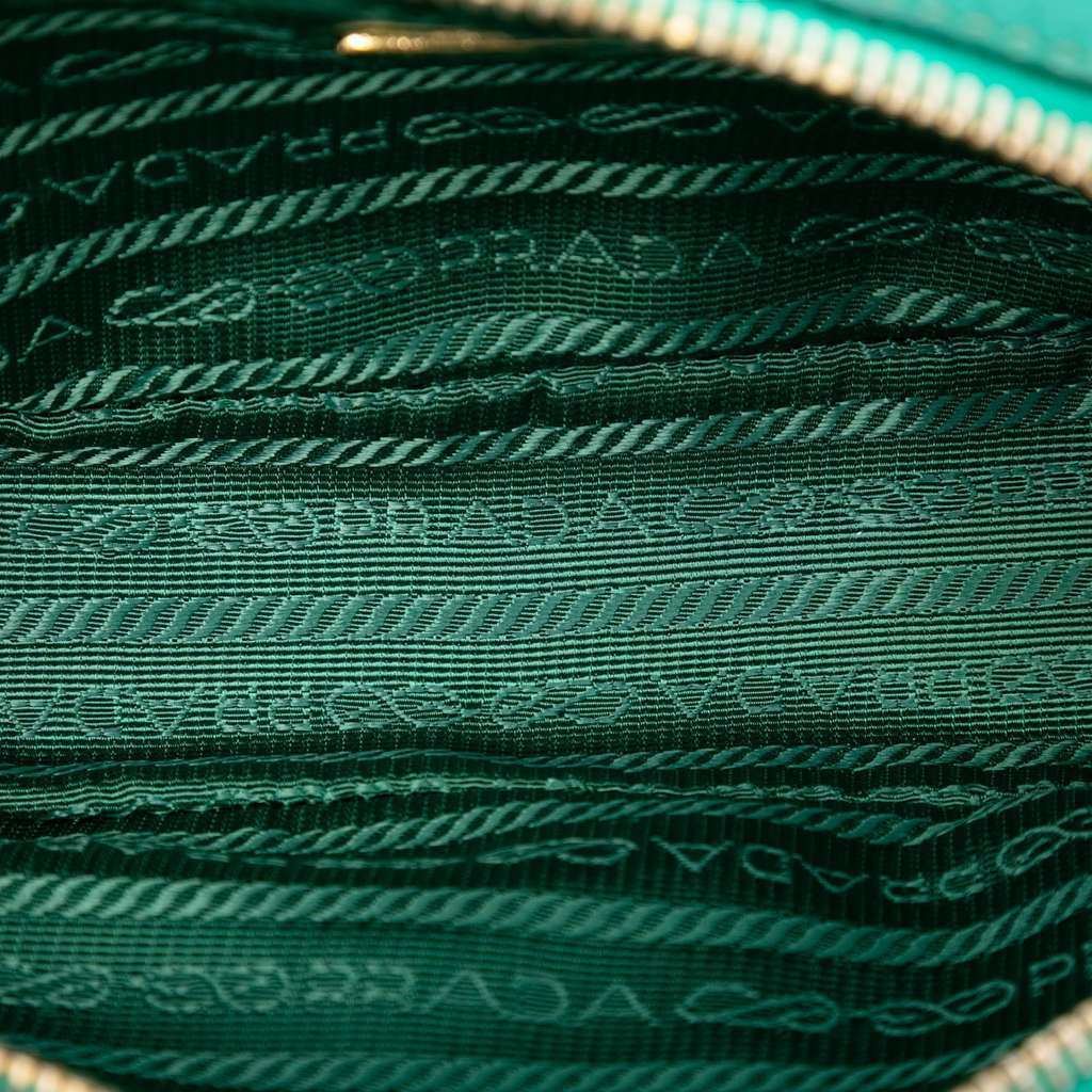 Prada Mini Vitello Daino Camera Bag Green Leather Very good condition - Model View