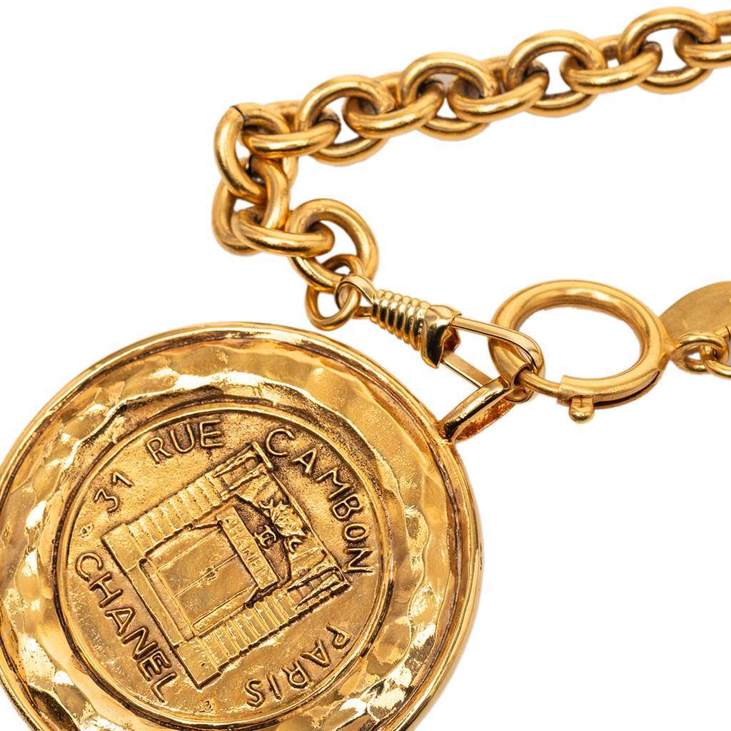 Chanel Gold Plated 31 Rue Cambon Medallion Pendant Necklace Gold Metal Very good condition - Model View