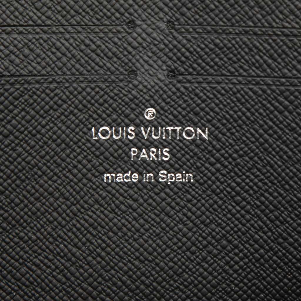 Louis Vuitton Taiga Zippy Dragonne Wallet Black Leather Very good - Box View