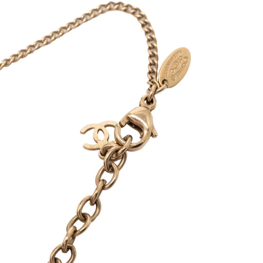 Chanel CC Gold Plated Resin Strass Dome Pendant Necklace Pink Metal Very good condition - Model View