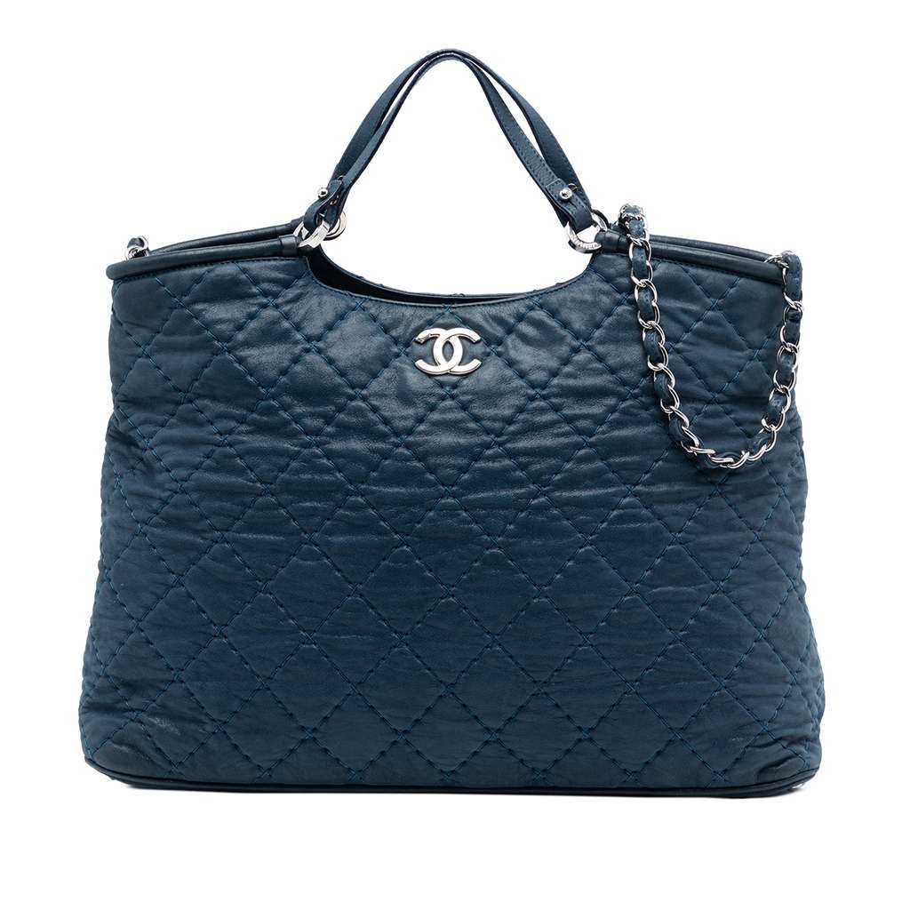 Chanel Large Quilted Iridescent Calfskin Sea Hit Tote Blue Leather Very good condition - Front View