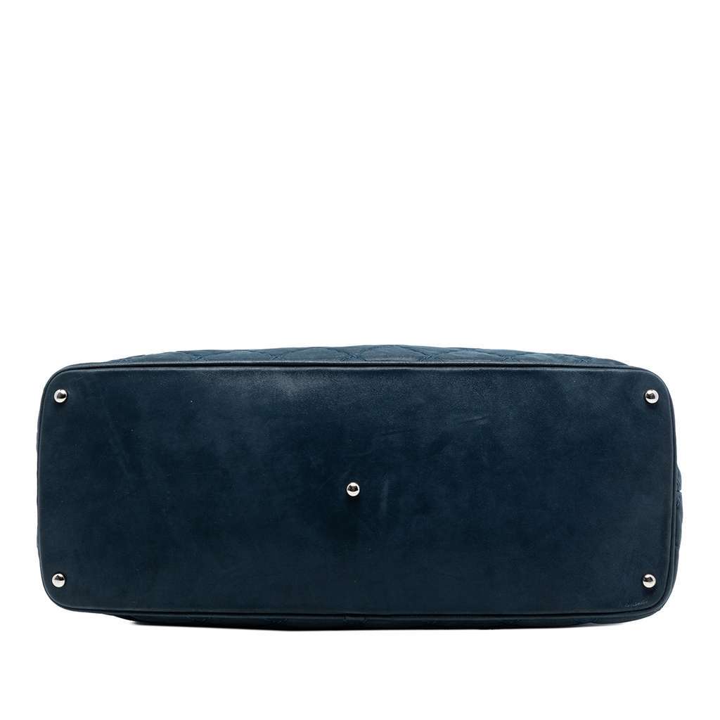 Chanel Large Quilted Iridescent Calfskin Sea Hit Tote Blue Leather Very good condition - Inside View