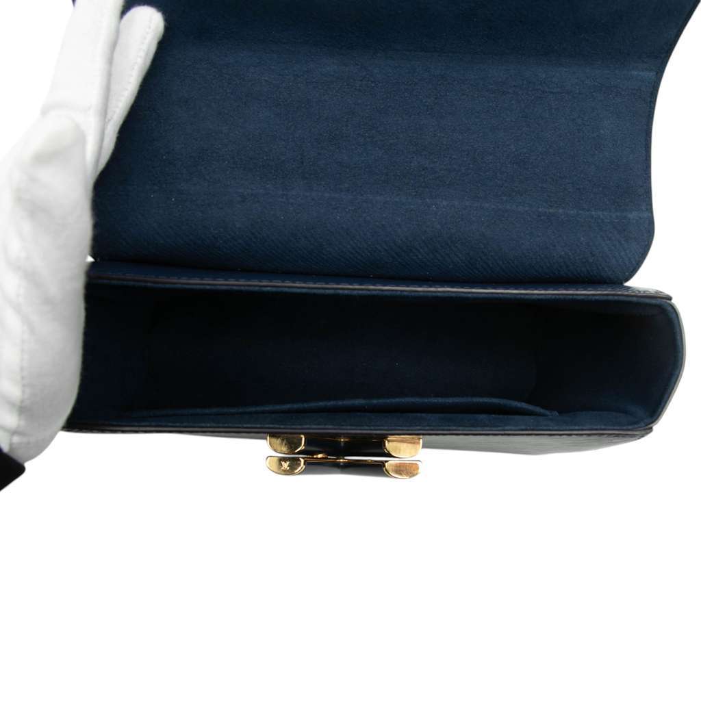 Louis Vuitton Epi Twist MM Blue Leather Very good - Model View