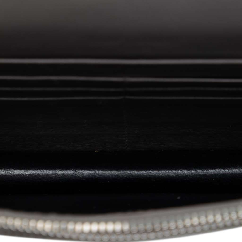 Saint Laurent Croc Embossed Leather Monogram Kate Tassel Wallet on Chain Grey Leather Very good - Model View