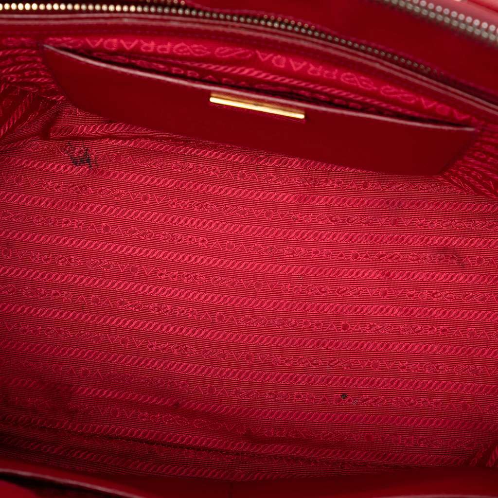 Prada Large Saffiano Lux Galleria Double Zip Satchel Red Leather Very good - Model View
