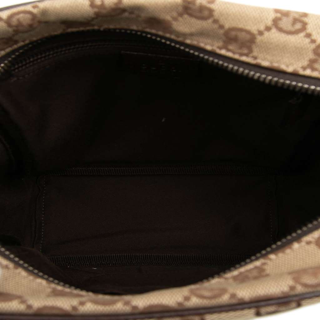 Gucci GG Canvas Crossbody Beige Canvas Very good - Model View