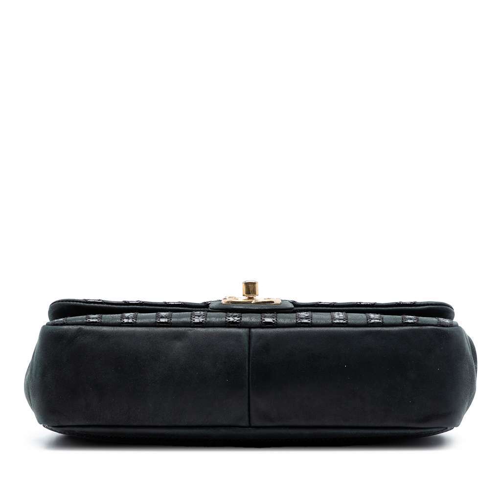 Chanel Medium Classic Chevron Wrinkled Calfskin and Suede Single Flap Black Leather Very good condition - Inside View