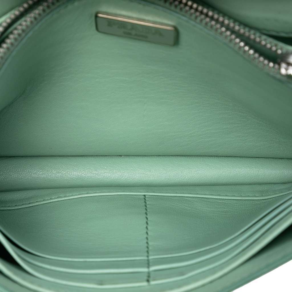 Prada Saffiano Wallet on Strap Green Leather Very good - Model View
