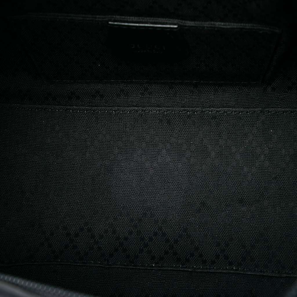 Gucci Nylon Shoulder Bag Black Very good - Model View