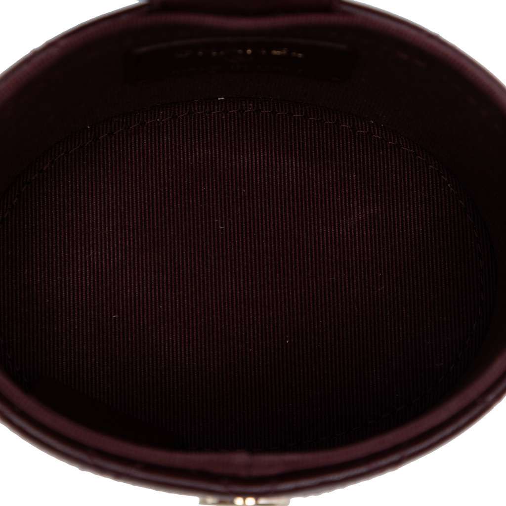 Chanel CC Quilted Lambskin Round Vanity Case with Chain Red Leather Very good condition - Model View