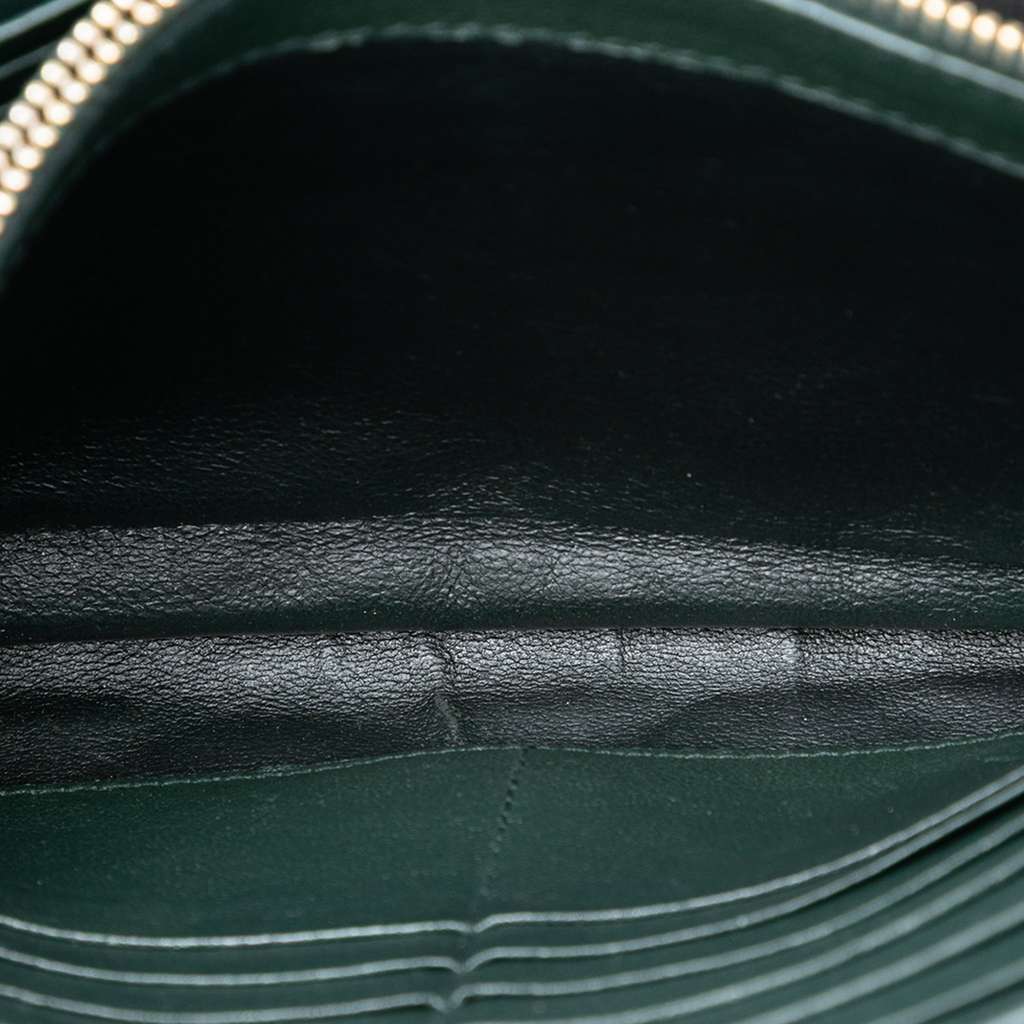 Saint Laurent Quilted Lambskin Diamond Becky Chain Wallet Green Leather Very good - Model View