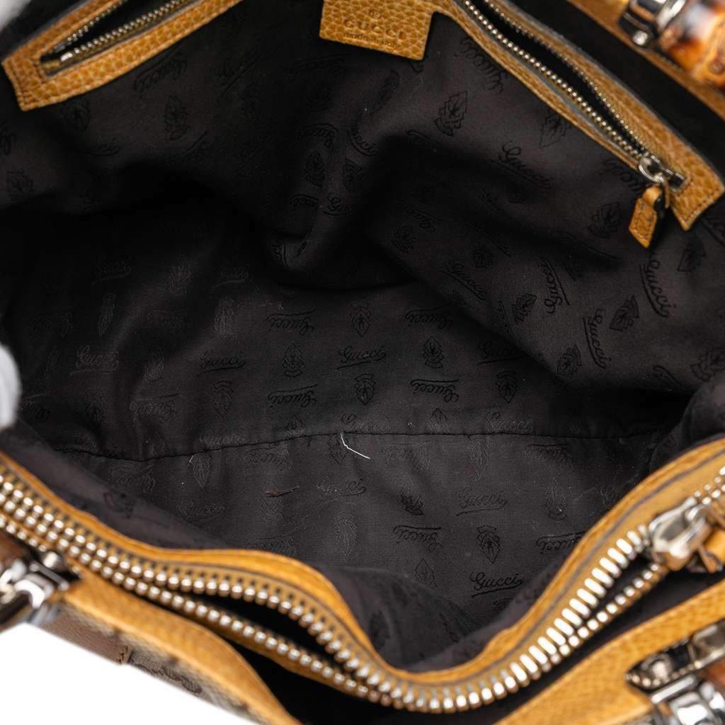 Gucci Large GG Canvas Bamboo Libeccio Tote Beige Canvas Very good - Model View