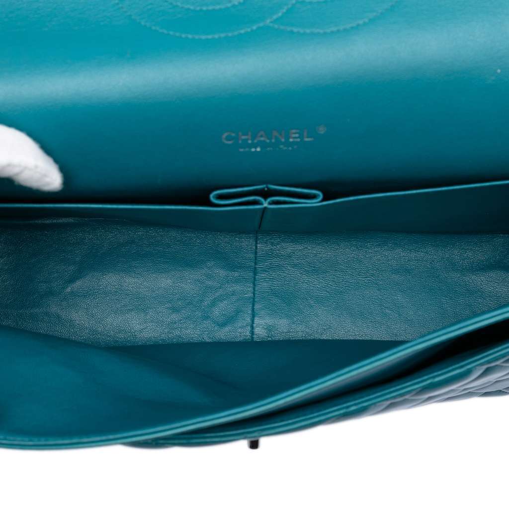 Chanel Maxi Classic Lambskin Double Flap Blue Leather Very good condition - Model View
